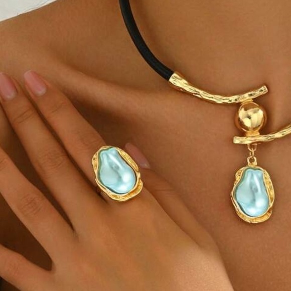 Zara Jewelry - Elegant Gold and Blue Jewelry ring R196